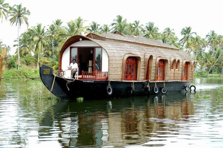 Aqua Jumbo Houseboats Hotel Kumarakom Exterior foto